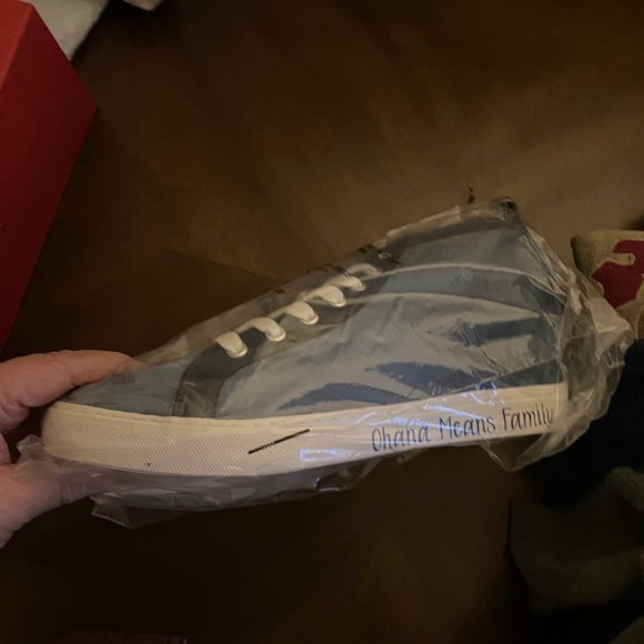 Ohana Means Family! Lilo and Stitch Sneakers Men's/Unisex NWT - Picture 3 of 5